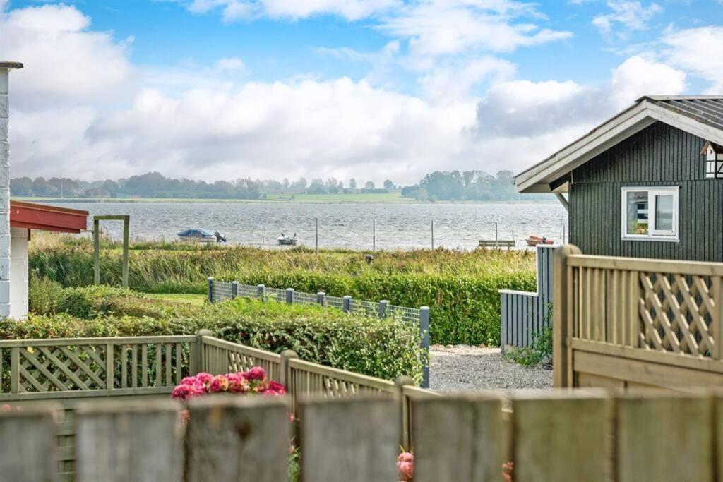 Skon Feriebolig Med Havudsigt I Naturskont Omrade Munkebo Exterior foto
