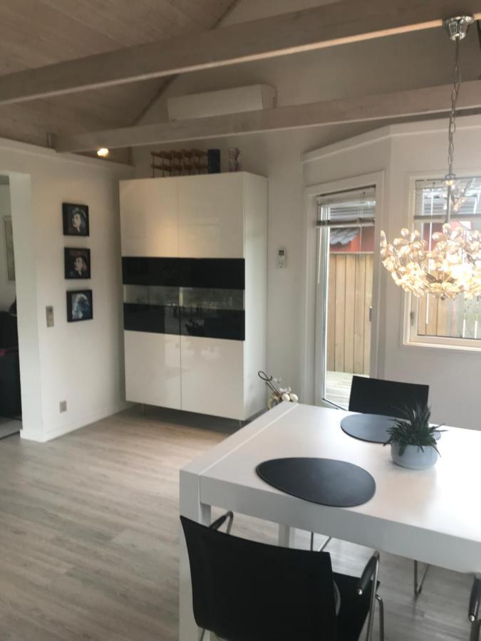 Skon Feriebolig Med Havudsigt I Naturskont Omrade Munkebo Exterior foto